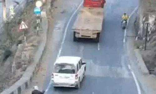 केशकाल घाट में ट्रेलरों के बीच भिड़ंत, भारी जाम लगने से राहगीर परेशान केशकाल घाट में ट्रेलरों के बीच भिड़ंत, भारी जाम लगने से राहगीर परेशान