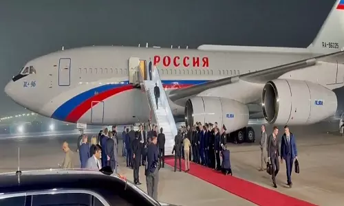 Russian President Putin दो दिन की राजकीय यात्रा के बाद दिल्ली से रवाना हुए Russian President Putin दो दिन की राजकीय यात्रा के बाद दिल्ली से रवाना हुए