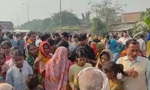 OMG! स्थानीय लोगों में भारी आक्रोश, दूल्हे की कार से...सूचना मिलते ही एक्शन में पुलिस