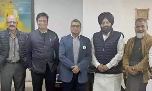 राजनीतिक विश्लेषक जावेद इकबाल शाह ने केंद्रीय अल्पसंख्यक मामलों के सचिव से मुलाकात की