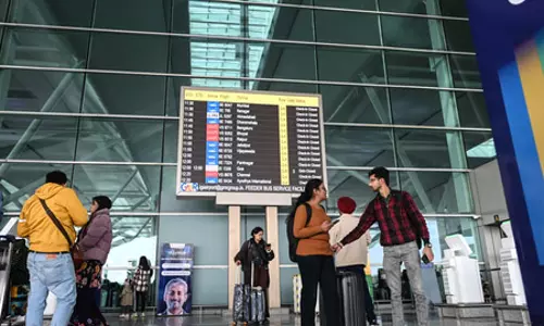 दिल्ली एयरपोर्ट पर फ्लाइट संचालन हो रहा सामान्य, IndiGo की कुछ उड़ानों में अभी देरी दिल्ली एयरपोर्ट पर फ्लाइट संचालन हो रहा सामान्य, IndiGo की कुछ उड़ानों में अभी देरी