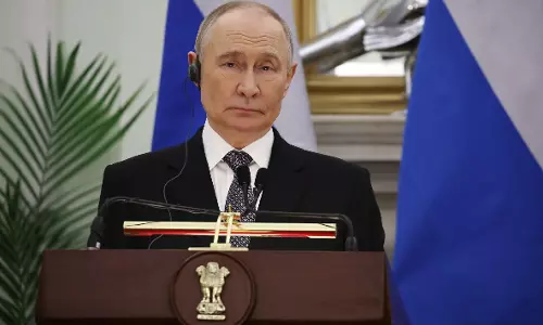 Russian media: होटल स्टाफ ने फोटो के लिए रिक्वेस्ट की, पुतिन मान गए Russian media: होटल स्टाफ ने फोटो के लिए रिक्वेस्ट की, पुतिन मान गए