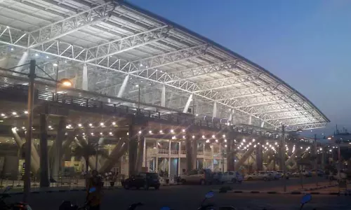 Chennai airport पर सूटकेस और बैग से हड़कंप मच गया।