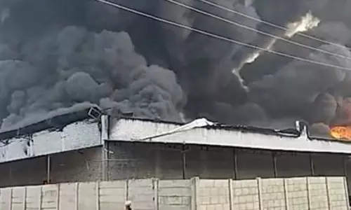 Kotawali देहात में डिस्पोजेबल प्लेट्स बनाने वाली कंपनी में भीषण आग लग गई Kotawali देहात में डिस्पोजेबल प्लेट्स बनाने वाली कंपनी में भीषण आग लग गई