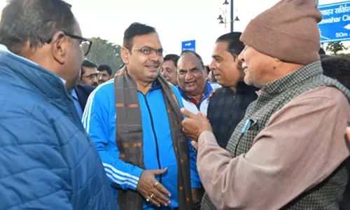 राजस्थान CM का सरप्राइज़ विज़िट: मॉर्निंग वॉक करने वालों के बीच पहुंचे राजस्थान CM का सरप्राइज़ विज़िट: मॉर्निंग वॉक करने वालों के बीच पहुंचे