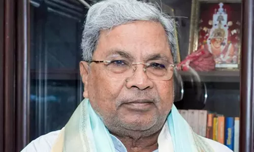 स्कूल सिलेबस विवाद: Siddaramaiah ने कुमारस्वामी पर साधा तीखा हमला स्कूल सिलेबस विवाद: Siddaramaiah ने कुमारस्वामी पर साधा तीखा हमला