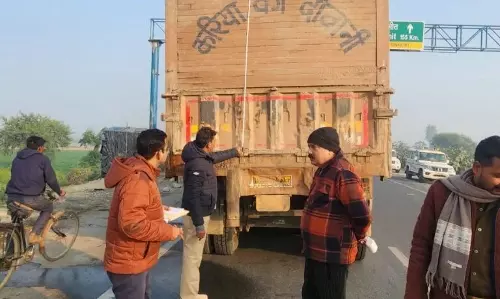 Farrukhabad: ओवरलोडिंग पर सख्ती, लाखों का चालान