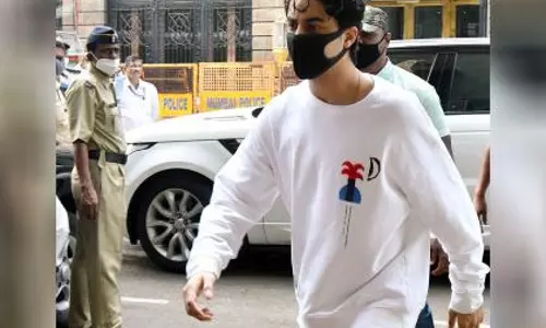 Bengaluru पब में मिडिल फिंगर दिखाने पर आर्यन खान के खिलाफ शिकायत दर्ज Bengaluru पब में मिडिल फिंगर दिखाने पर आर्यन खान के खिलाफ शिकायत दर्ज