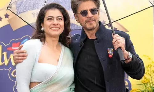 शाहरुख खान ने Two Much छोड़ने के बारे में बात की, काजोल और ट्विंकल खन्ना से माफी मांगी। शाहरुख खान ने Two Much छोड़ने के बारे में बात की, काजोल और ट्विंकल खन्ना से माफी मांगी।
