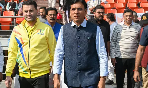 Varanasi में 2030 कॉमनवेल्थ गेम्स की तैयारी में फिट इंडिया साइकिल रैली
