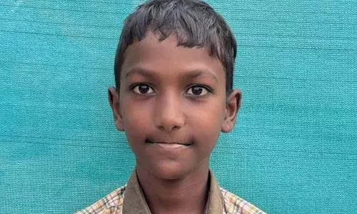 Bhimavaram में 5वीं क्लास के लड़के ने अपनी मां को करंट के झटके से बचाया।