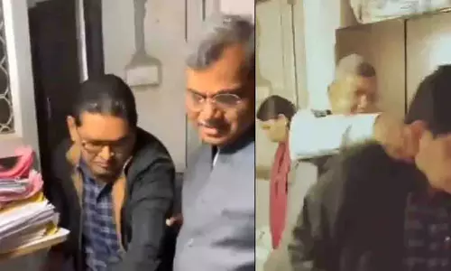 Saharanpur मेयर ने जन्म-मृत्यु प्रमाण पत्र में देरी पर क्लर्क को कॉलर से घसीटा