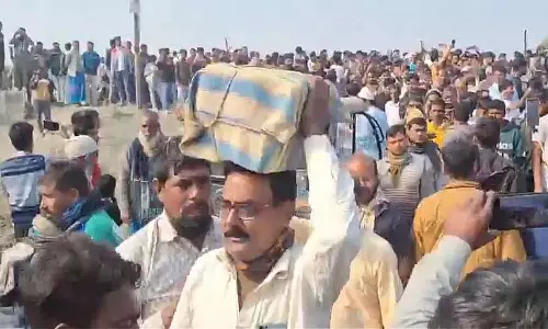 MLA Kabir ने बाबरी मस्जिद के निर्माण का शिलान्यास किया