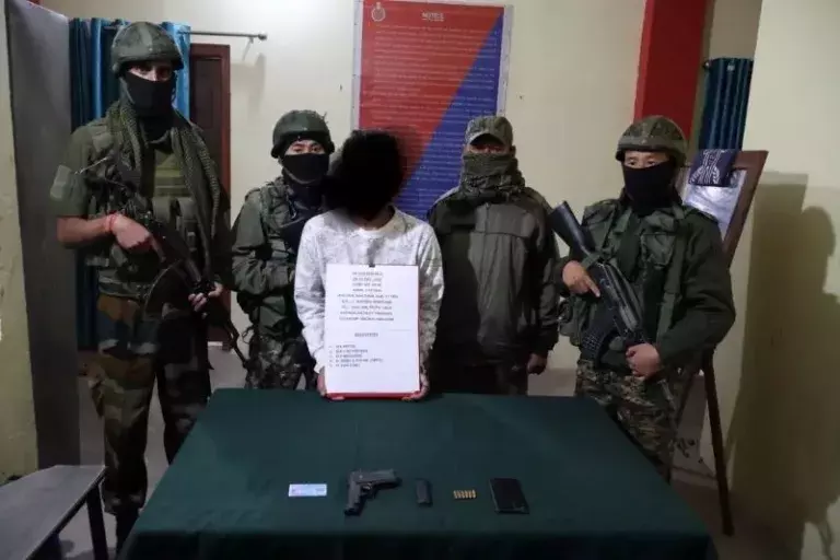 Arunachal: NSCN (K, निकी-सुमी) कैडर तिरप में हथियारों के साथ पकड़ा गया Arunachal: NSCN (K, निकी-सुमी) कैडर तिरप में हथियारों के साथ पकड़ा गया