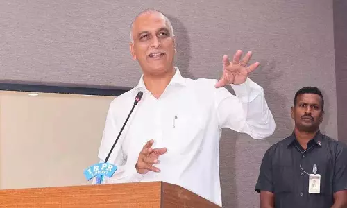 जो व्यक्ति अपने माता-पिता को खाना नहीं खिलाता, वह करोड़पति होने पर भी मूर्ख है: Harish Rao जो व्यक्ति अपने माता-पिता को खाना नहीं खिलाता, वह करोड़पति होने पर भी मूर्ख है: Harish Rao
