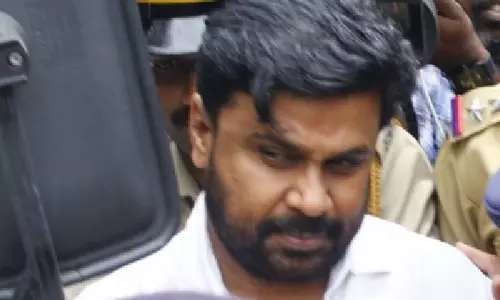 चुनावी दौर में दिलीप केस का फैसला, केरल में संभावित राजनीतिक उथल-पुथल चुनावी दौर में दिलीप केस का फैसला, केरल में संभावित राजनीतिक उथल-पुथल