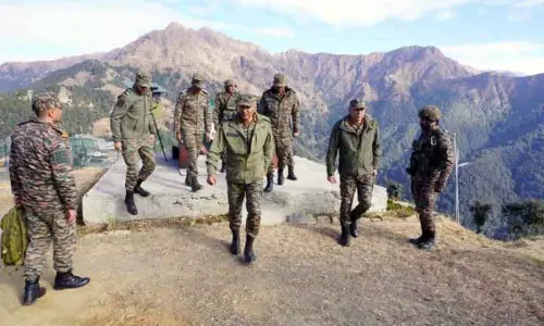उत्तरी सेना कमांडर ने Poonch के हरिबुधा में सुरक्षा तैयारियों का जायजा लिया