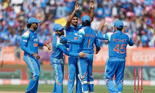 Third ODI : कन्नड़िगा प्रसिद्ध कृष्णा, कुलदीप यादव ने शानदार बॉलिंग की Third ODI : कन्नड़िगा प्रसिद्ध कृष्णा, कुलदीप यादव ने शानदार बॉलिंग की