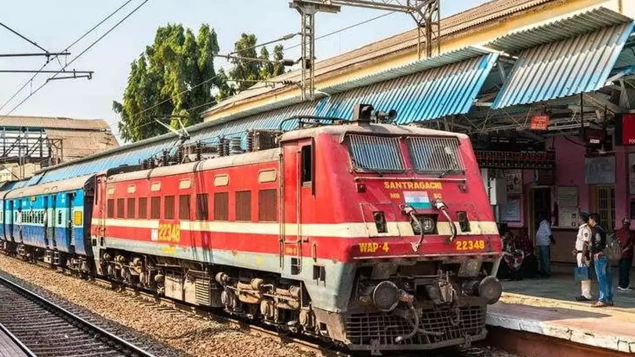 दिसंबर में भीड़ कम करने के लिए चारलापल्ली से शालीमार के लिए स्पेशल वीकेंड ट्रेन दिसंबर में भीड़ कम करने के लिए चारलापल्ली से शालीमार के लिए स्पेशल वीकेंड ट्रेन