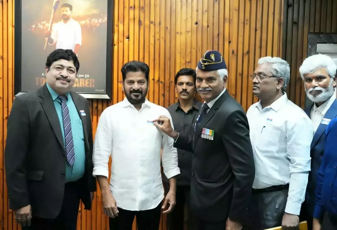 Telangana : सशस्त्र सेना झंडा दिवस पूर्व सैनिकों और उनके परिवारों को सहायता देने पर केंद्रित Telangana : सशस्त्र सेना झंडा दिवस पूर्व सैनिकों और उनके परिवारों को सहायता देने पर केंद्रित