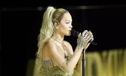 Rita Ora ने जेद्दा के विमेन इन सिनेमा गाला में चमक बिखेरी Rita Ora ने जेद्दा के विमेन इन सिनेमा गाला में चमक बिखेरी