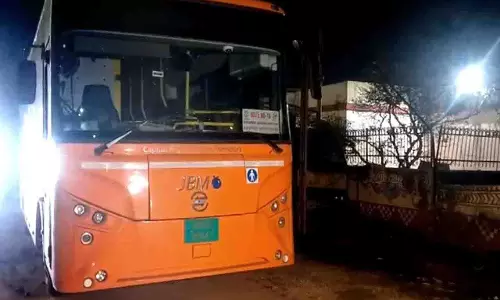 Bhubaneswar ‘अमा बस’ ने मोटरसाइकिल को रौंदा, युवक की मौत Bhubaneswar ‘अमा बस’ ने मोटरसाइकिल को रौंदा, युवक की मौत