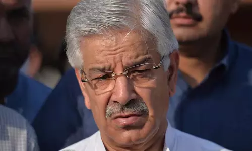 Khawaja Asif ने इमरान खान पर हमला बोला, नेताओं की नकल करने पर उनका मजाक उड़ाया Khawaja Asif ने इमरान खान पर हमला बोला, नेताओं की नकल करने पर उनका मजाक उड़ाया