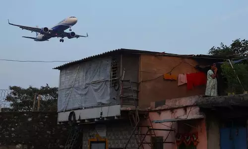 IndiGo ने 800 से ज़्यादा उड़ानें रद्द कीं, रिफंड के मुद्दों को प्राथमिकता दी।