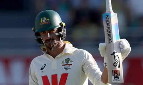 Ashes 2025-26: स्टार्क ने बल्ले और गेंद से चमक बिखेरी