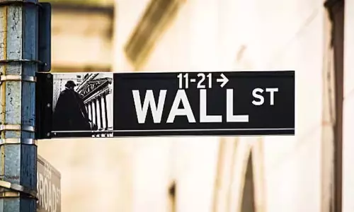 Wall Street मामूली बढ़त के साथ बंद हुआ, फेड द्वारा ब्याज दर में कटौती की उम्मीदें बनी हुई Wall Street मामूली बढ़त के साथ बंद हुआ, फेड द्वारा ब्याज दर में कटौती की उम्मीदें बनी हुई