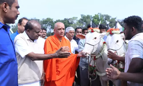 Kumaraswamy: धर्मगुरुओं पर टिप्पणी के लिए वोक्कालिगा संत से माफी मांगी Kumaraswamy: धर्मगुरुओं पर टिप्पणी के लिए वोक्कालिगा संत से माफी मांगी