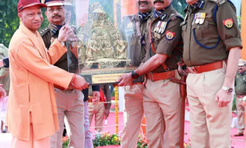 UP के सीएम ने 63वें स्थापना दिवस पर होमगार्ड्स को सलाम किया UP के सीएम ने 63वें स्थापना दिवस पर होमगार्ड्स को सलाम किया