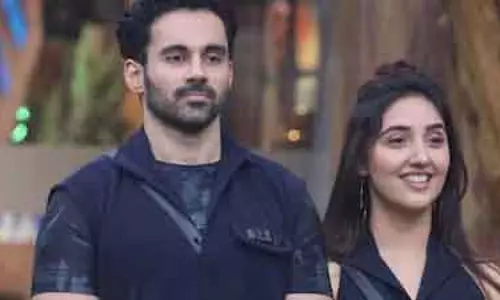 Bigg Boss 19: अभिषेक बजाज फिनाले सेट पर पहुंचे, फैंस को मिला अभिनूर परफॉर्मेंस का हिंट Bigg Boss 19: अभिषेक बजाज फिनाले सेट पर पहुंचे, फैंस को मिला अभिनूर परफॉर्मेंस का हिंट