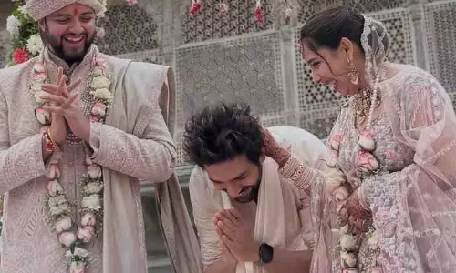 कार्तिक आर्यन हुए इमोशनल, कृतिका तिवारी–तेजस्वी सिंह की शादी का खास लम्हा कार्तिक आर्यन हुए इमोशनल, कृतिका तिवारी–तेजस्वी सिंह की शादी का खास लम्हा