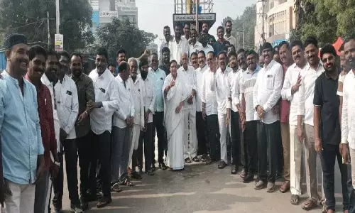 राजनीतिक नेताओं ने कोडाडा में Ambedkar को श्रद्धांजलि दी राजनीतिक नेताओं ने कोडाडा में Ambedkar को श्रद्धांजलि दी