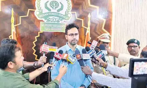 Khammam: नीलाद्री अर्बन पार्क में हिरण की हत्या के आरोप में चार लोग गिरफ्तार Khammam: नीलाद्री अर्बन पार्क में हिरण की हत्या के आरोप में चार लोग गिरफ्तार