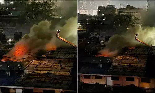 Nagpada के लकड़ावाला बाजार गोदाम में भीषण आग लग गई