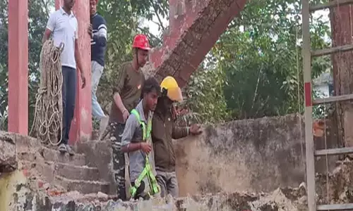 CG: जर्जर पानी टंकी पर चढ़ाई, युवक गिरने से गंभीर रूप से घायल CG: जर्जर पानी टंकी पर चढ़ाई, युवक गिरने से गंभीर रूप से घायल