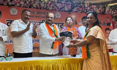 वसई-विरार महापालिका पर कमल खिलाने का संकल्प, विखे पाटील ने कार्यकर्ताओं में भरी हुंकार वसई-विरार महापालिका पर कमल खिलाने का संकल्प, विखे पाटील ने कार्यकर्ताओं में भरी हुंकार