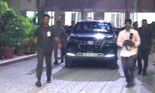 मुख्यमंत्री चंद्रबाबू नायडू ने राज्यपाल जस्टिस एस. अब्दुल नजीर से की मुलाकात मुख्यमंत्री चंद्रबाबू नायडू ने राज्यपाल जस्टिस एस. अब्दुल नजीर से की मुलाकात