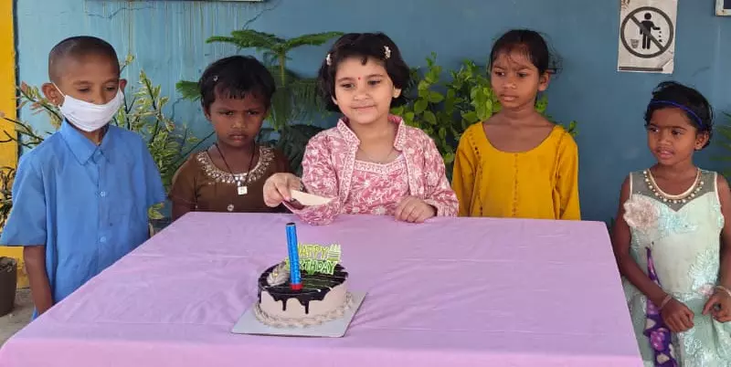 5 साल की बच्ची ने टीबी मरीजों के साथ मनाया अपना जन्मदिन 5 साल की बच्ची ने टीबी मरीजों के साथ मनाया अपना जन्मदिन