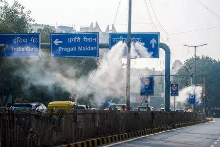 हवा ‘जहर’ बनी: एक्यूआई 400 के पार, अस्पतालों में बढ़े मरीज हवा ‘जहर’ बनी: एक्यूआई 400 के पार, अस्पतालों में बढ़े मरीज