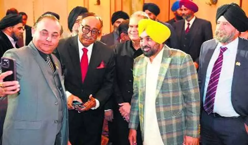 CM ने ओसाका में बिजनेस रोड शो आयोजित किया CM ने ओसाका में बिजनेस रोड शो आयोजित किया