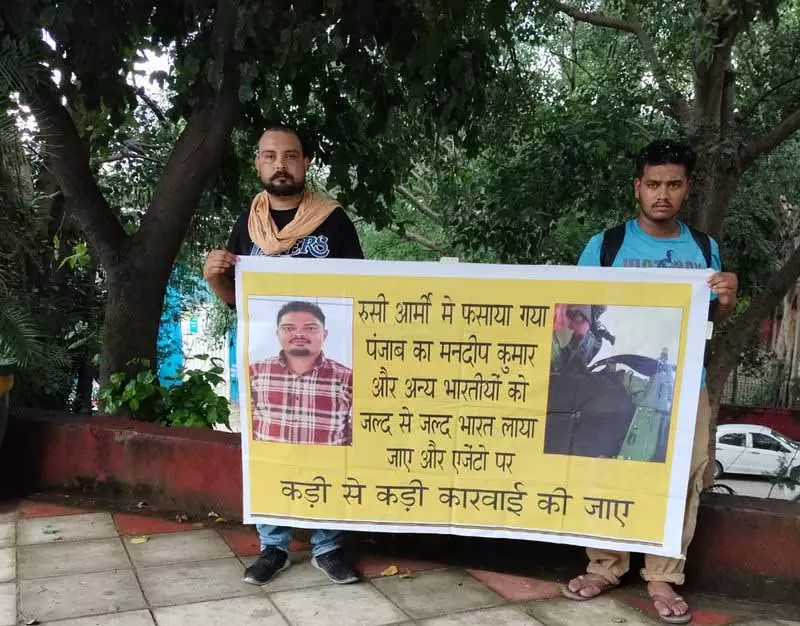 Russia में 3 महीने से रह रहे गोराया के व्यक्ति के लापता भाई की तलाश लंबी खिंच गई Russia में 3 महीने से रह रहे गोराया के व्यक्ति के लापता भाई की तलाश लंबी खिंच गई