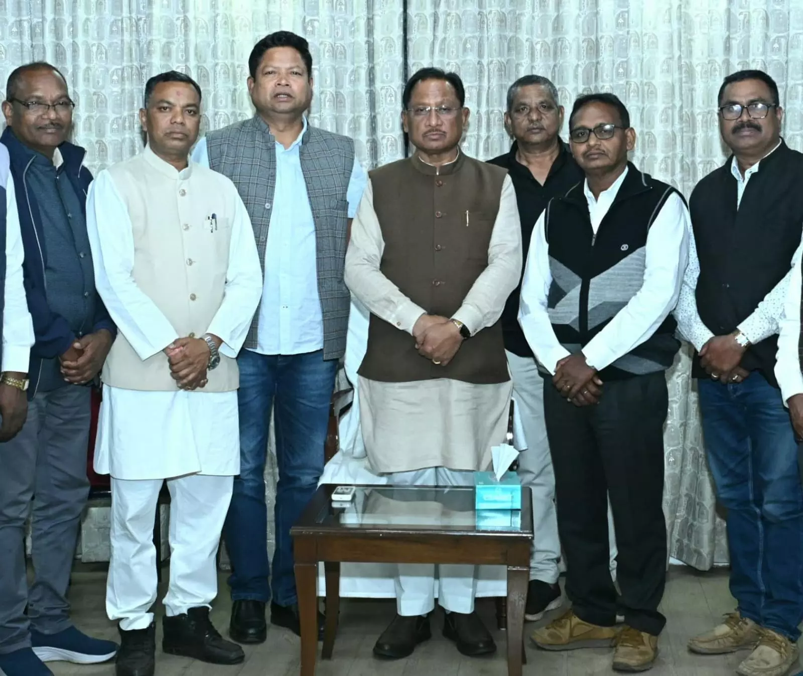 CM विष्णुदेव साय से हल्बा-हल्बी समाज के प्रतिनिधिमण्डल ने की मुलाकात CM विष्णुदेव साय से हल्बा-हल्बी समाज के प्रतिनिधिमण्डल ने की मुलाकात