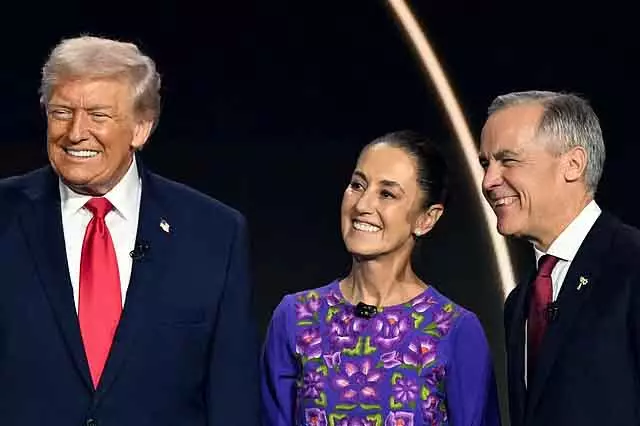 Trump ने वर्ल्ड कप ड्रॉ में कनाडा और मैक्सिको के नेताओं से ट्रेड पर बात की। Trump ने वर्ल्ड कप ड्रॉ में कनाडा और मैक्सिको के नेताओं से ट्रेड पर बात की।