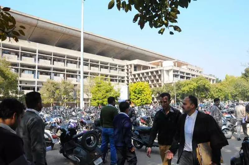 Haryana : HC ने पत्नी की अपील पेंडिंग रहते हुए दूसरी शादी को कानून का खुला उल्लंघन माना Haryana : HC ने पत्नी की अपील पेंडिंग रहते हुए दूसरी शादी को कानून का खुला उल्लंघन माना