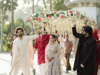 दुल्हन बनी कृतिका को देखकर इमोशनल हुए Kartik Aaryan दुल्हन बनी कृतिका को देखकर इमोशनल हुए Kartik Aaryan