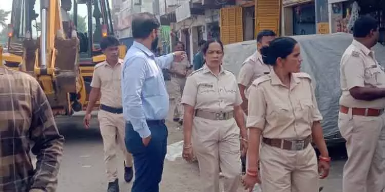 Koraput प्रशासन ने तालामाली में अवैध इको-रिट्रीट को गिराया Koraput प्रशासन ने तालामाली में अवैध इको-रिट्रीट को गिराया