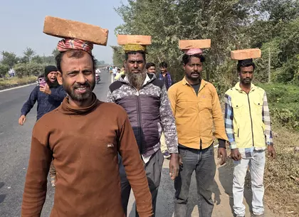 Murshidabad में हाई अलर्ट, ऑनलाइन प्रोपेगैंडा पर एजेंसियों की कड़ी नज़र Murshidabad में हाई अलर्ट, ऑनलाइन प्रोपेगैंडा पर एजेंसियों की कड़ी नज़र